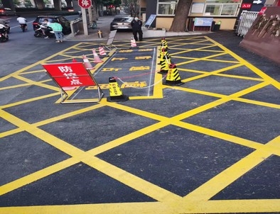 乌鲁木齐乌鲁木齐厂区划线，园区停车场划线，车库标识标线